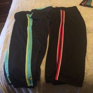 Crop athletic pants.